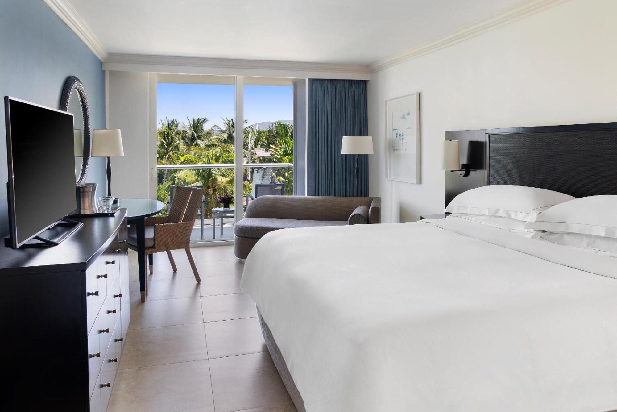 Resort View 1 King Bed